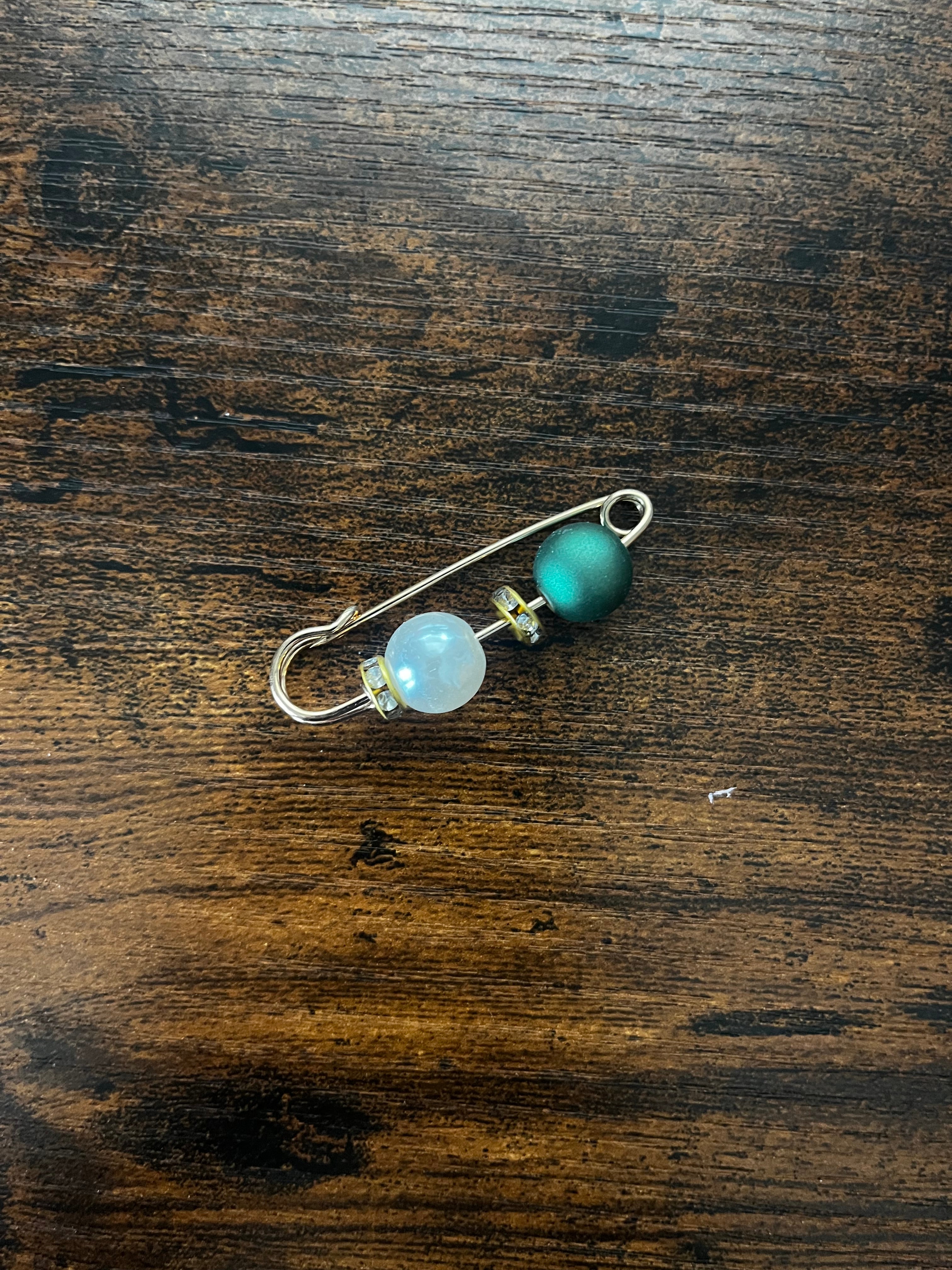 Green & White Pearl Hat Pin